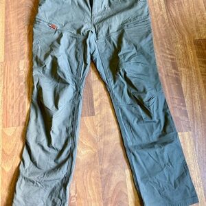 Men's Brunt Martin Olive Green Performance Pants.   New 34 x 32.    Never worn